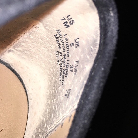 Black suede laser cutout kitten heels - Picture 3 of 6